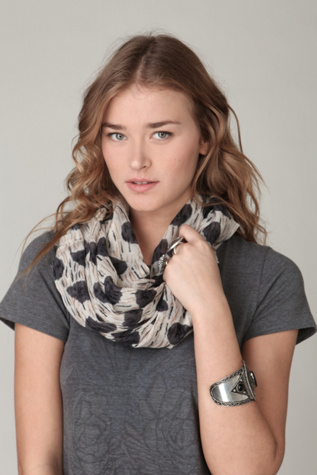 Kissaria Scarf