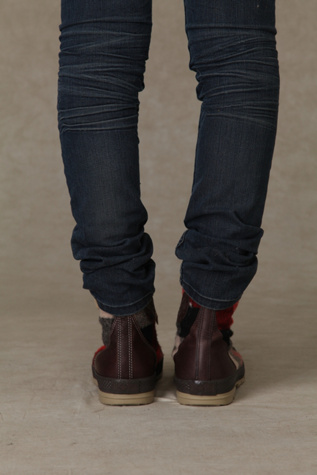 Black/Red/Chocolate