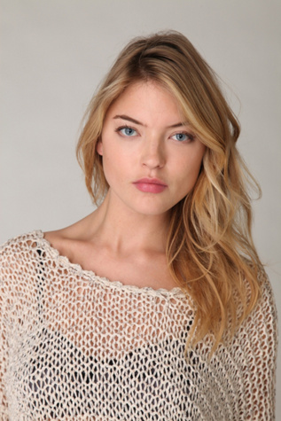 Tape Yarn Beach Sweater