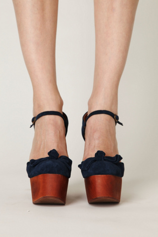 Daisy Wedge Platform