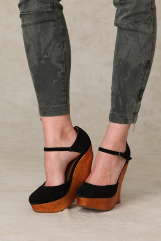 Ameake Wedge