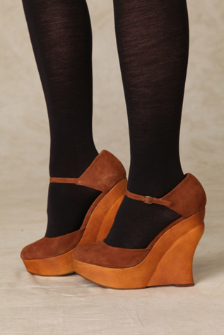 Ameake Wedge