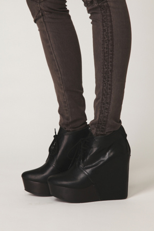 Valin Wedge