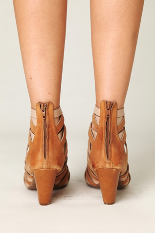 Tan / Nude
