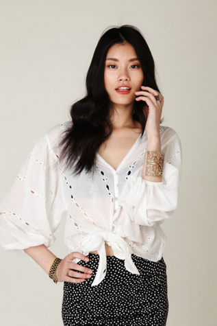 Focus on Center Blouse