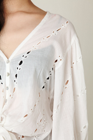 Focus on Center Blouse