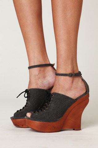 Regis Wedge
