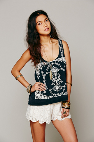 Scalloped Hem Lace Short