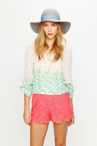 Scalloped Lace Skort
