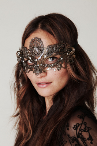 Voxhall Italian Mask