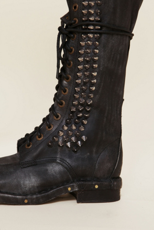 BLACK / SILVER STUDS