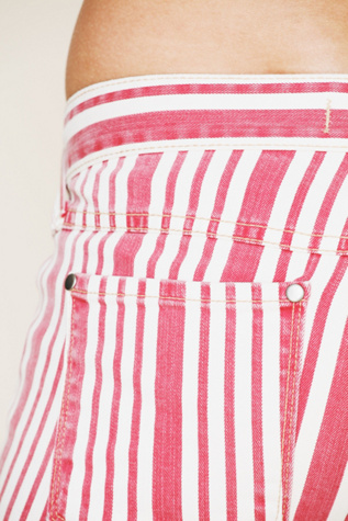 Washed Red / White
