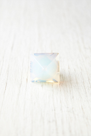 Retro Pyramid Ring