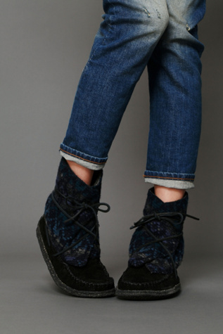 Blue Jacquard/Black Suede