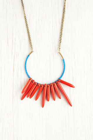 Horseshoe Thread Bead Necklace