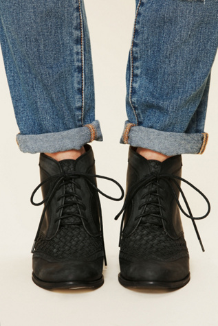 Woven Saloon Boot