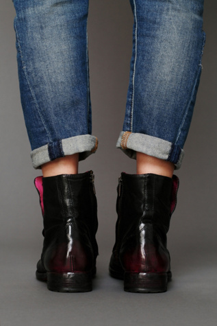 Black/Berry