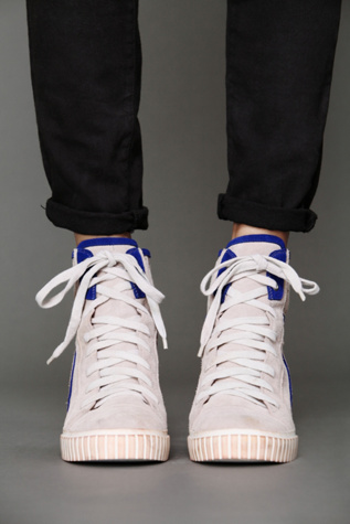 Nude / Blue