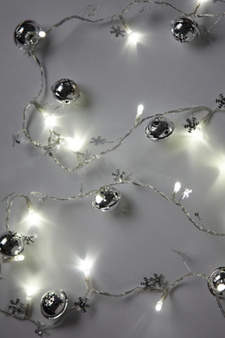 Big Bells Lighted Garland