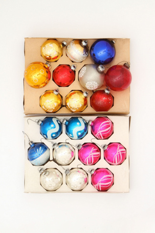 Vintage Set of Assorted Ornaments in vintage-loves-objects