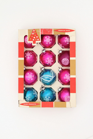 Vintage Set of Assorted Ornaments in vintage-loves-objects