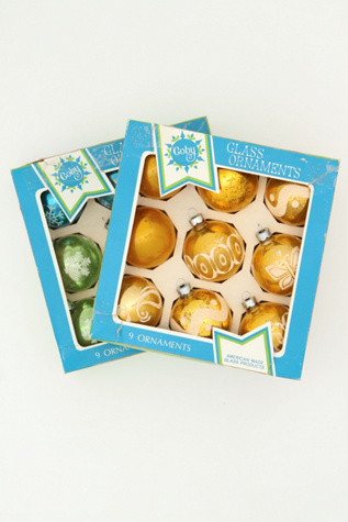 Vintage Set of Assorted Ornaments in vintage-loves-objects