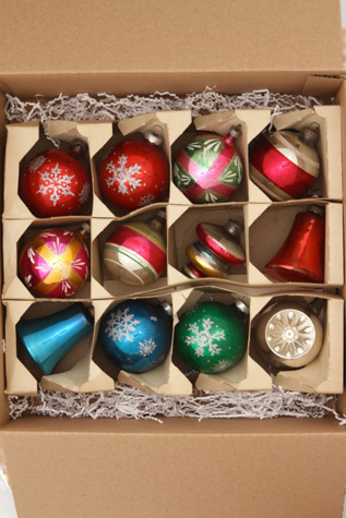 Vintage Set of Assorted Ornaments in vintage-loves-objects