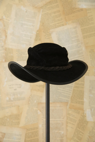 Free People Vintage Black Suede Hat in Vintage-Accessories