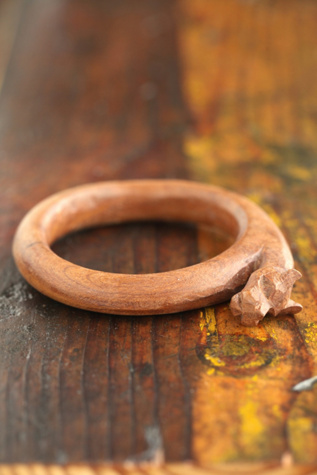 Free People Vintage Carved Wood Bangle in Vintage-Jewelry