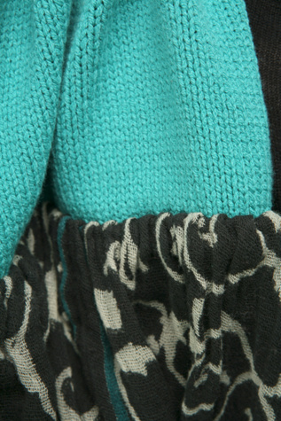 Black/teal