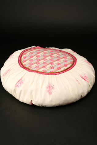 Spray Flower Pouf