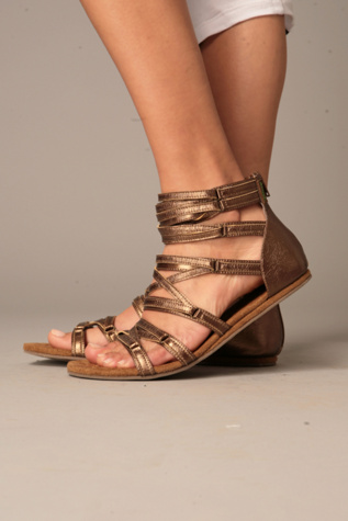 Link Criss Cross Sandal